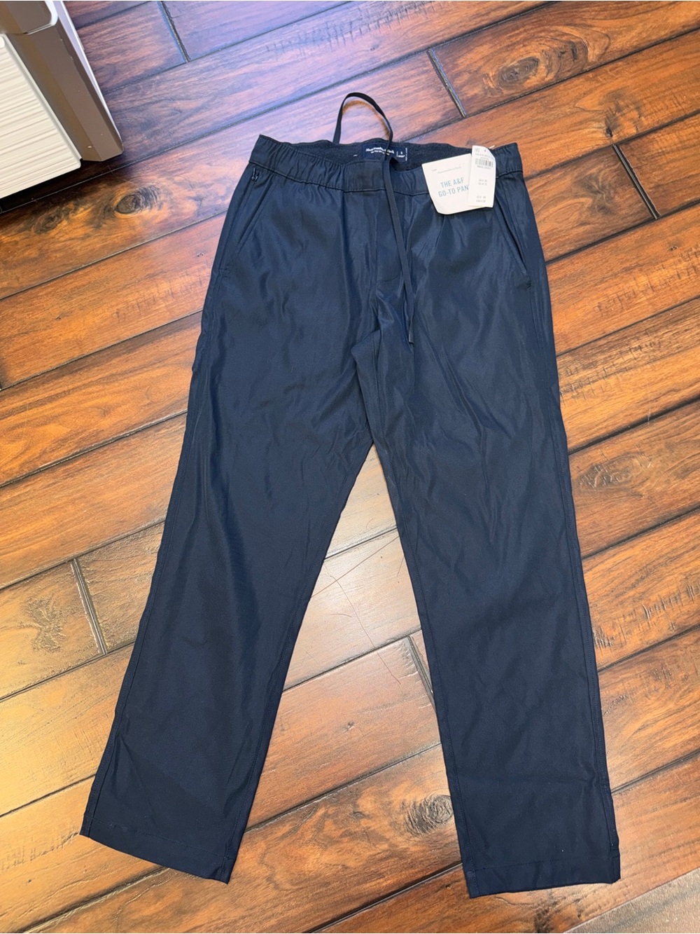 Abercrombie & Fitch go-to men’s pant navy sz S short